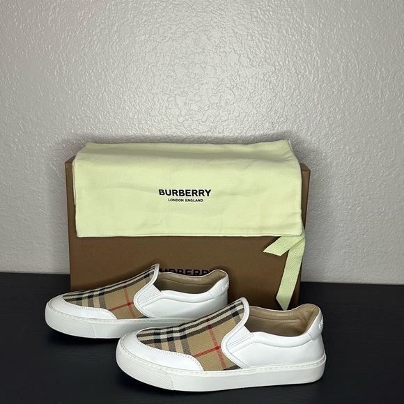 EUC Burberry women’s Salmond slip on- size 36.5 (6 1/2) - Picture 2 of 6
